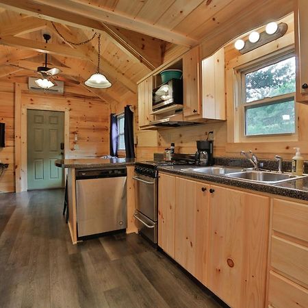Thomas Cabin Forest Tiny Cabin With Hot Tub Chattanooga Exterior foto