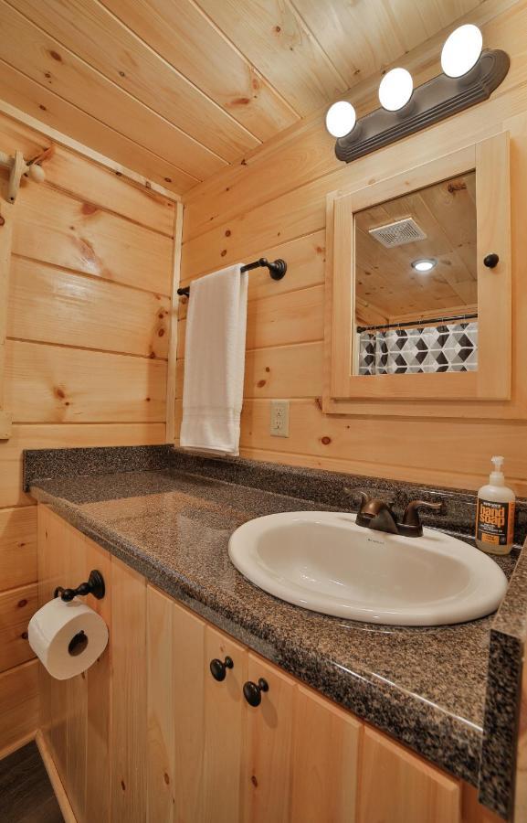 Thomas Cabin Forest Tiny Cabin With Hot Tub Chattanooga Exterior foto